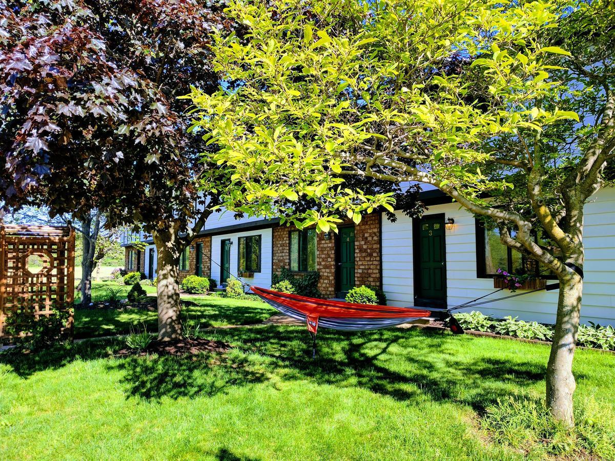 Hop & Vine Inn Fennville Exterior foto